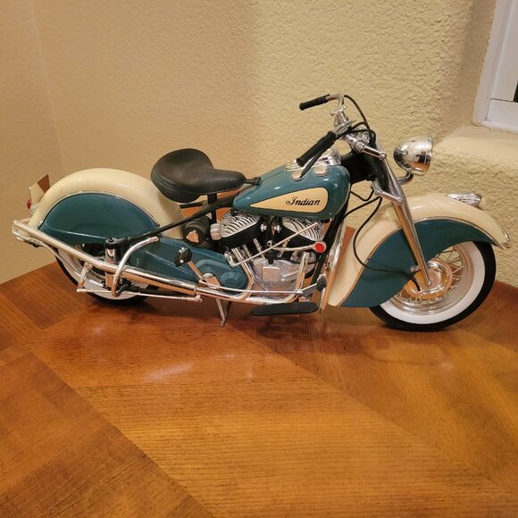 Guiloy 1948 Indian Chief Die-Cast Motorcycle - Picture 6 of 14